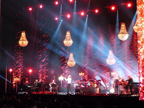 Dos horas, 24 temas, colmaron las espectativas de casi las 16 mil personas que asistieron al Palau. Sin duda una gira olímpica.