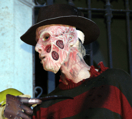 Freddy Krueger resucitó en Sitges, en la colla del Carnestoltes "Panxampla's" muy bien acompañado de decenas de personajes cinematográficos.