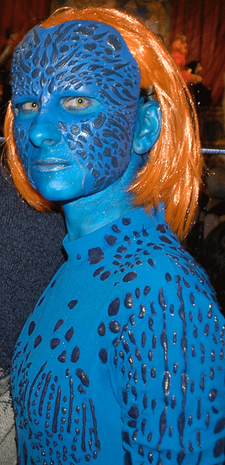 El fascinante personaje de "Mistica" en Xmen destacó en el reparto coral de la espectacular colla del Carnestoltes de Panxampla's. Foto Francesc Je.