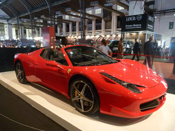 El 458 Spider, más deportivo y agresivo, sigue la línea F-1 de Ferrari.  Único en 8 cilindros con motor trasero. 325 mil euros 