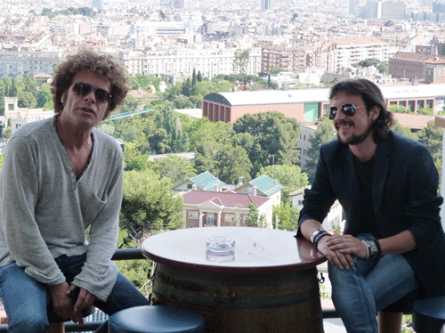 El Lunático ya ha empezado a rodar el disco por diferentes salas con muy buena acogida, en breve publicaran el videoclip del single ‘La niña Bonita’, donde han dado rienda suelta a su locura lunática.