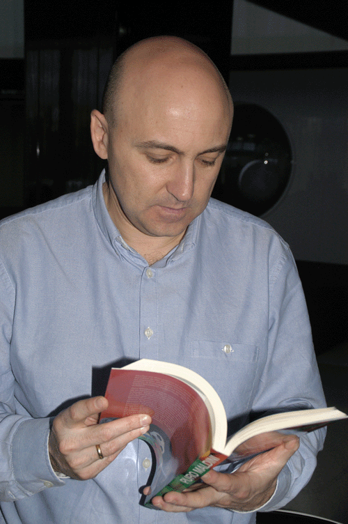 Aunque ha visto en vivo y en directo a las mejores estrellas fútbolísticas de los últimos 20 años, Maldini se considera un "maradoniano", y mucho más después de conocerle personalmente y coincidir con él en las retransmisiones del Mundial de Alemania 2006.