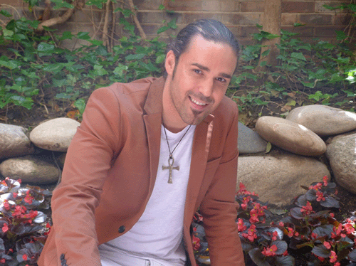 ‘El arte de ser diferente’, un disco en que Canalla transmite ese halo alegre y vital de su raíces. Son de 10 cortes de temas variados compuestos por Víctor Gaitán, Juanlo Montoya y Alfredo Moreno, Fran Cortés entre otros, e interpretados por músicos de la talla de Nani Conde, Juan María Real y Jesús Chávez…