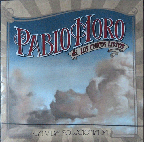 Por primera vez Los Chicos Listos, la banda que acompaña a Pablo Moro desde hace 8 años, aparecen en la portada, por su gran implicación en el disco. “Era de ley”, asegura el cantante.