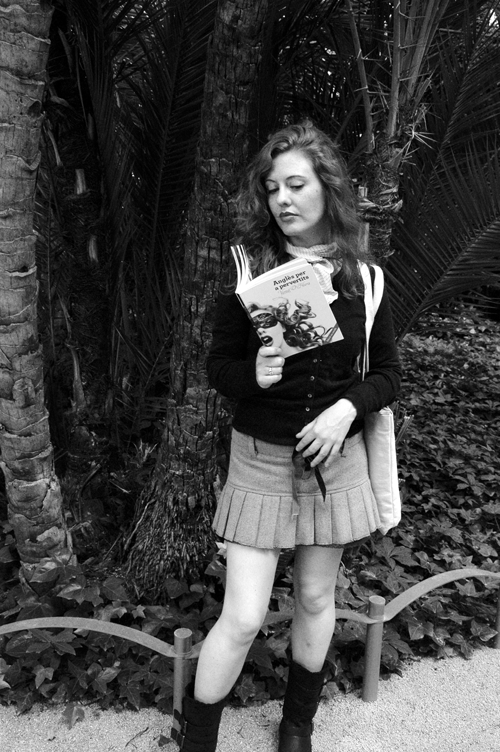 Aunque el título del libro esté cargado de ironia y el contenido muy sexual, el libro tiene sigue los grandes parámetros para aprender inglés, con gramática, ortografia y otros términos.