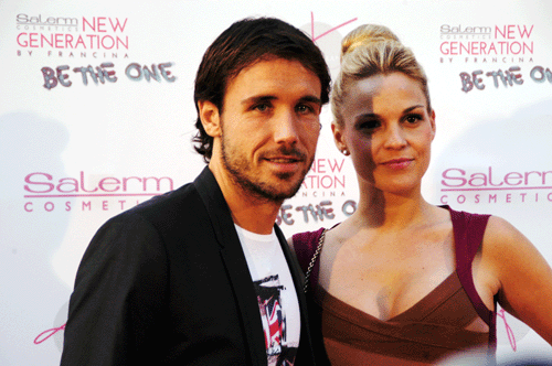 El jugador del Espanyol, Joan Verdú, acompañado de su esposa, y que vinieron también en la edición 2012.