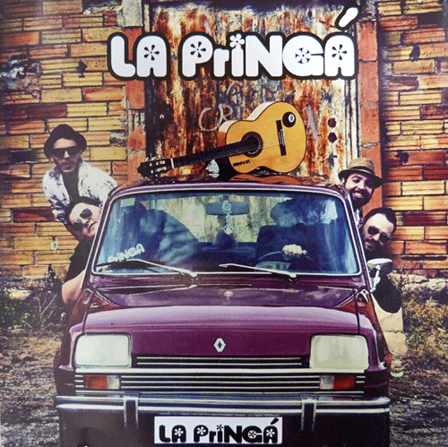 La Pringá, presenta su primer disco abordo de un Renault 7. La imagen de la portada ya nos da las primeras notas de una banda formada por cinco músicos de La Llagosta, con raíces andaluzas que fusionan rumba, rock, blues, reggae y flamenco.