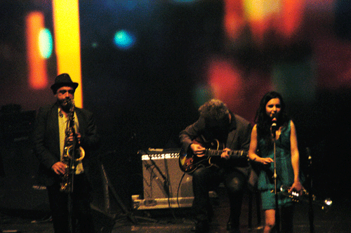 Andrea Motis & Joan Chamorro Quintet, que actuaran en la Festa de la Poesia de Sitges, van obrir el festival amb un selecte jazz.