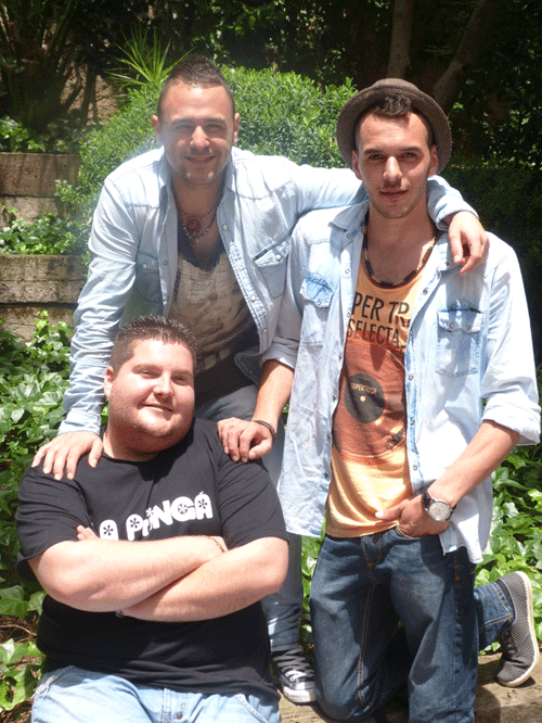 Temas frescos y llenos de aromas callejeros componen el repertorio de La Pringá. Su primer trabajo discográfico es un EP de cuatro temas muy rumberos.