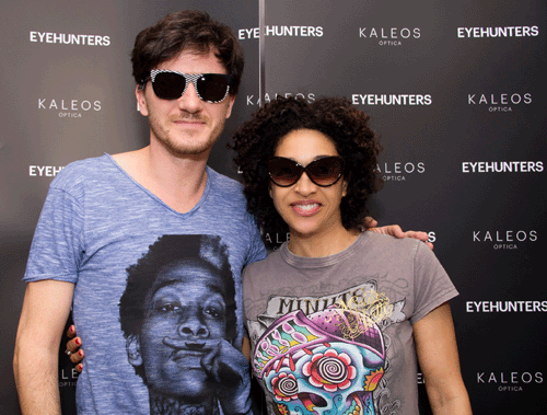 El director Roger Gual y la actriz Vicenta Ndongo, que hoy viernes estrenan el filme "Menú Degustación".