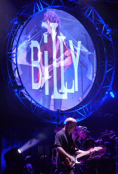 Carlos Rufo y José de Castro, (en pantalla) fueron dos de los pistoleros que junto al resto de la banda cabalgaron con un directo potente y enérgico.