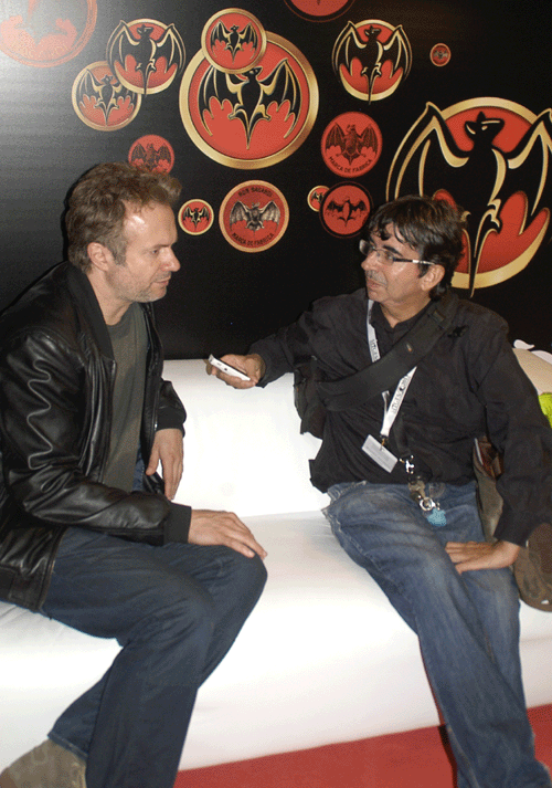 Un momento de la entrevista a Tristan Ulloa, realizada en la Sala VIP de Casa Bacardí en el Festival de Cine de Sitges, y que acogió numerosas actividades y presentaciones.