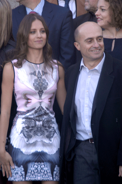 En la recepción celebrada el jueves al mediodia a los premiados de los Ondas, en Palacete Albeniz, Viyuela tuvo al lado en la Foto de família, a la también premiada Michelle Jenner. Coincidirán algun dia en una serie, o película?