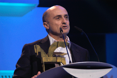 Pepe Viyuela dedicó el premio al equipo de la serie 'Aída', y, en especial, a Carla Revuelta, la directora de la ficción, que falleció en el accidente ferroviario de Santiago.