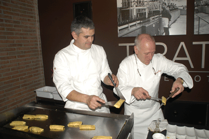 Los reconocidos Chefs Nandu Jubany y Carles Gaig, en el Showcooking, celebrado en el aperitivo.