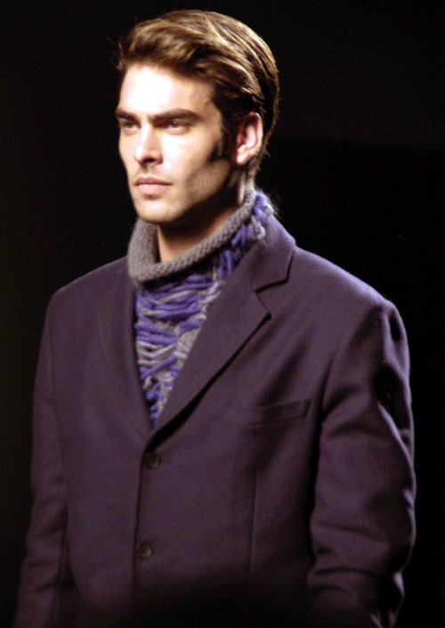El top model Jon Kortajarena en la 080 Barcelona Fashion del 2013.