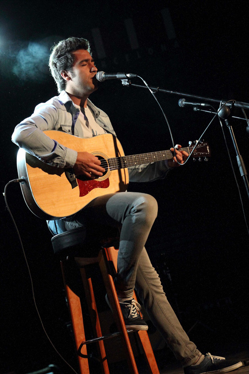 Mirko, que inició su camino musical con "Algo diferente", es el autor sintonia del conocido programa de la COPE Partido de las 12.