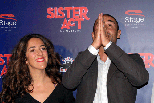 Alain Hernández., acompañado de Betsy Túrnez. Alaiin se encomendó al cielo para disfrutar de una gran noche, y para que continúe el éxito en los proyectos del filme "Palmeras en la nieve", que acaba de rodar, y la serie "La Riera", de TV3.
