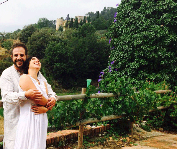 Imatge del rodatge amb l'actor Roger Pera, que reflexa el gran ambient que hi ha.