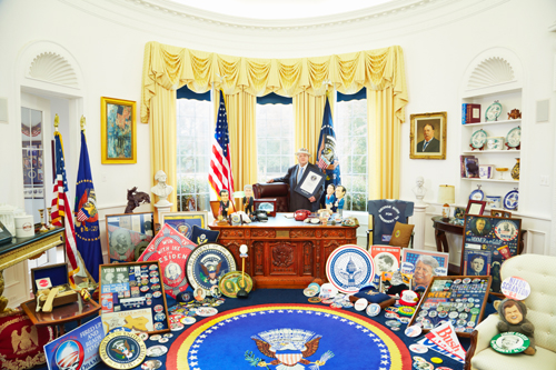 Ronald Wade tiene la mayor colección de recuedos presidenciales estadounidenses, con más de 5.960 recuerdos.