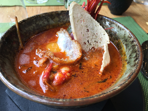 Chupe de camarón : Sopa con sofrito de ajies, ques o fresco y huevo poche.© MARTI FRADERATEL