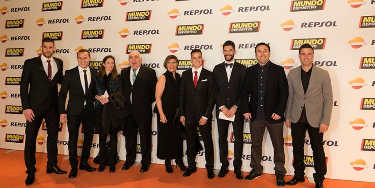 El R.C. Espanyol tuvo una gran representación en la gala, con jugadore,s entrenador y presidente en una noche donde recibió el trofeo a la formación deportiva Danone Nations Cup