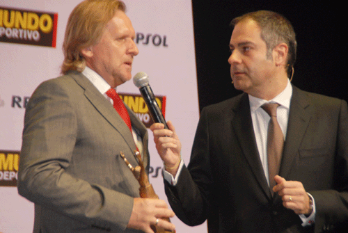 Bernd Schuster, estuvo divertido e ncluso irónico recordando los "grandes resultados" que se habian producido este fin de semana, dirigiéndose a su ex-club el F. C. Barcelona