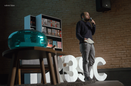 Miguel Noguera va presentar de manera il·lustrada La vieja tigresa o el erotismo en la senectud 