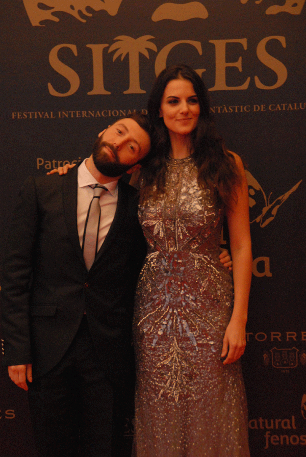 Los actores Dafnis Balduz i Melinda Mathews, presentadores del Festival 