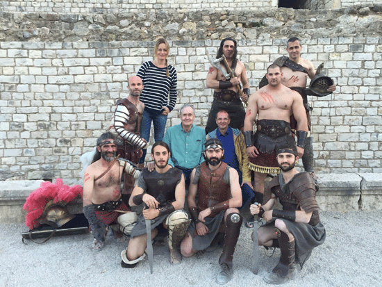 Nigel Planer amb Oriol Grau i uns gladiadors