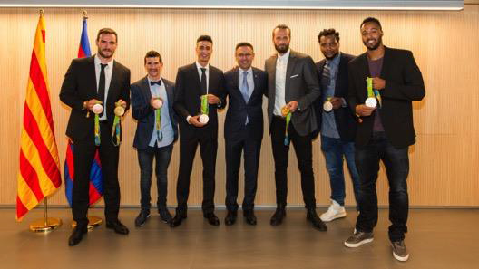 El president Bartomeu, amb els medallistes Craviotto, Coloma, González, Noddesbo. Sorhaindo i N’Guessan, d’esquerra a dreta.