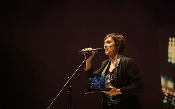 Clara Segura com a millor actriu teatral per Conillet. Foto ©Paco Amate