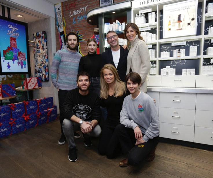 Kiehl's_Foto grupal con Ricardo Gómez, Miriam Giovanelli, Abel Arana, Mar Flores, Alfonso Bassave, Carla Goyanes y Alba Galocha