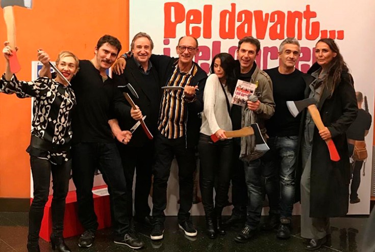 estreno pel davant i pel darrera